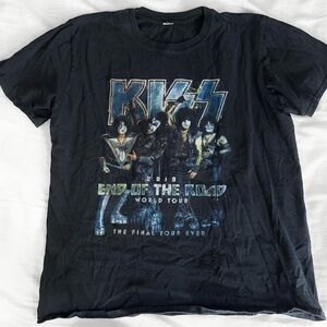 Black KISS graphic tee
